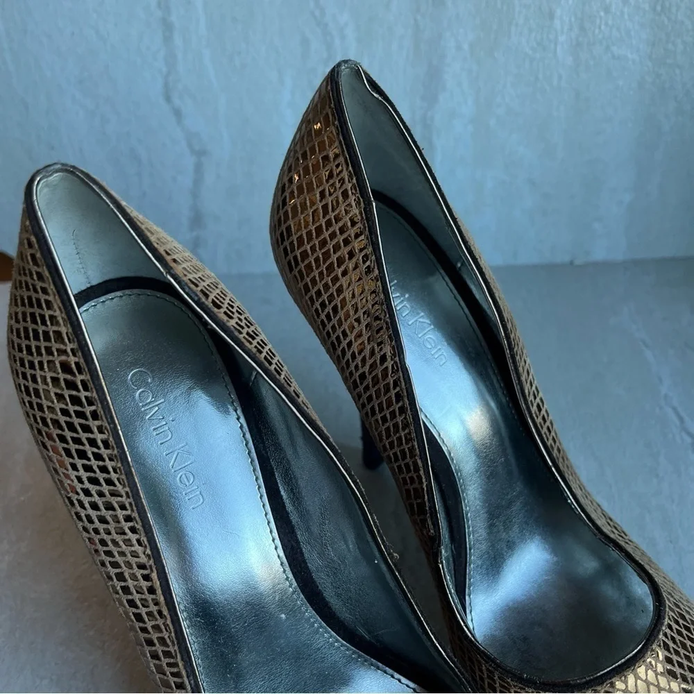 ** Calvin Klein Pari Bronze/Gold Reptile Pumps Peep Toe 5.5